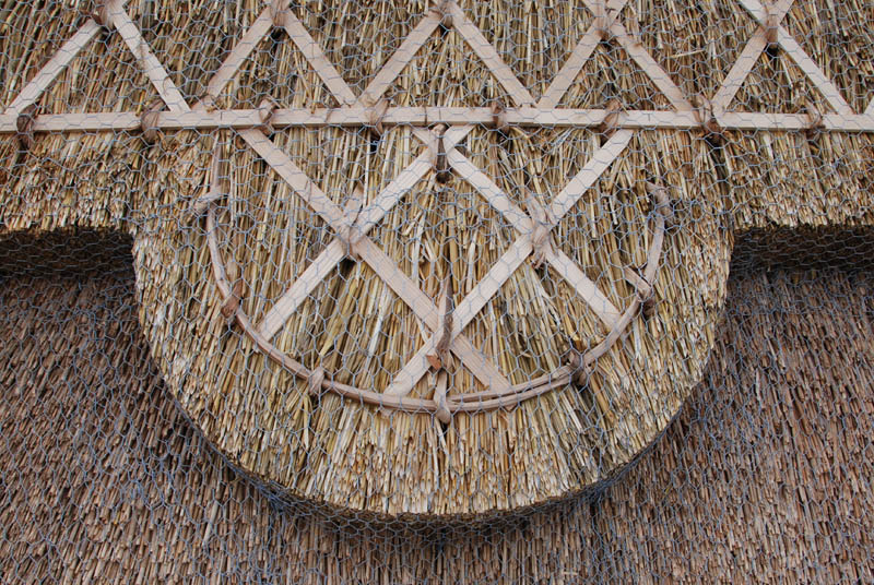 Thatch scollop pattern